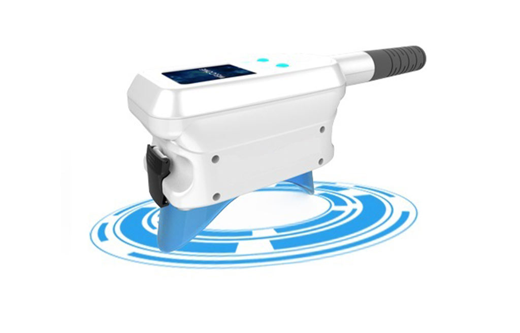 Tragbares weißes Gerät mit schwarzem Griff und digitalem Display, schwebend über blauem Muster.